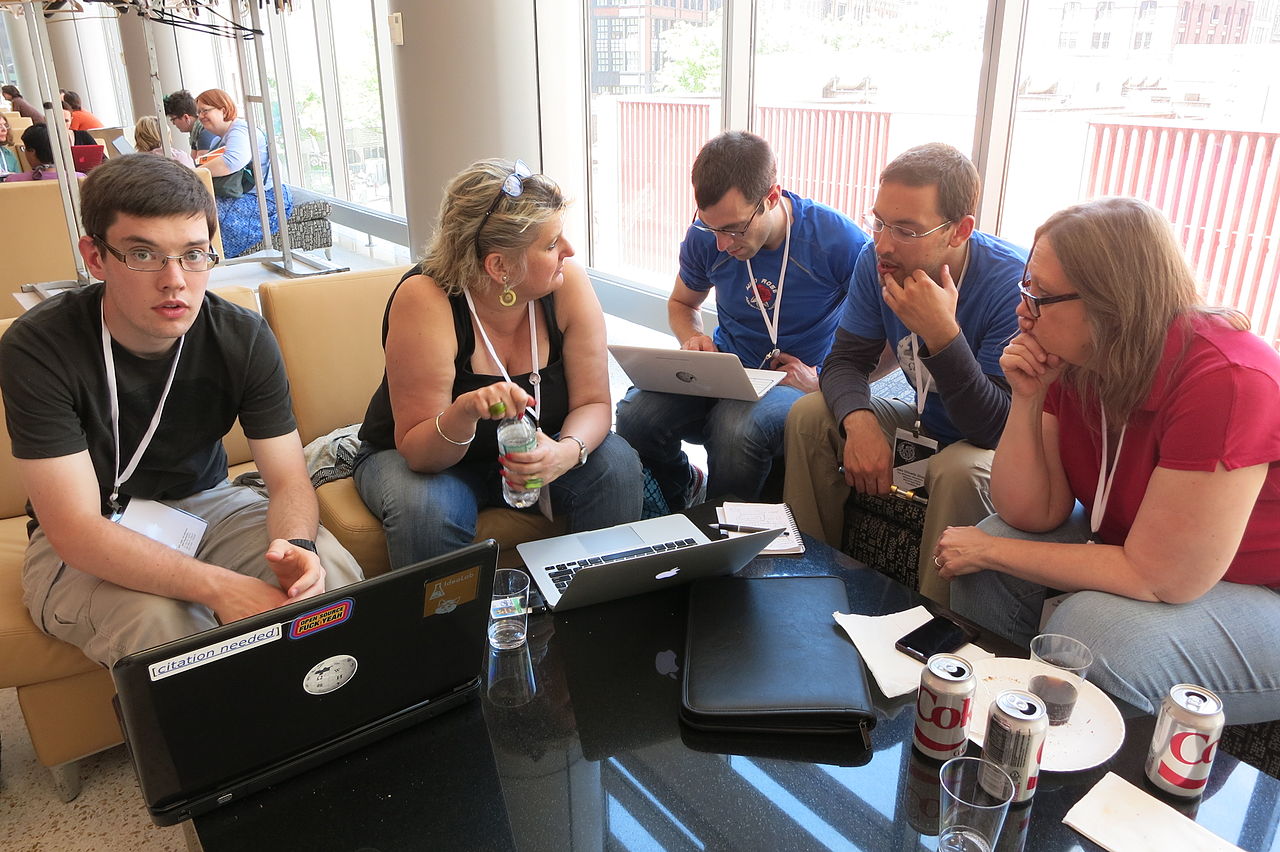 Proteopedia: life in 3D, and teaching too - Part 1 of Reflections around some teaching tools